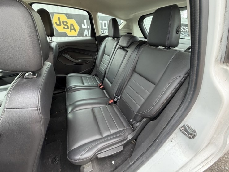 2016-ford-c-max-sel-hybrid-sedan-image-22