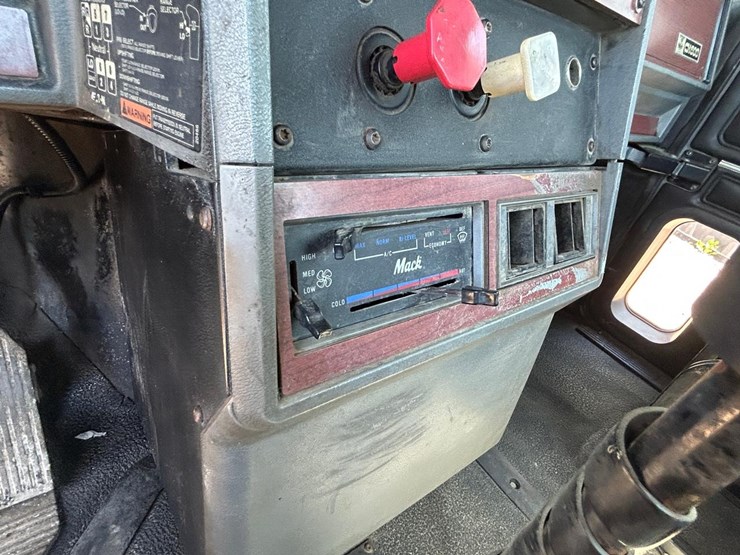mack-ch613-image-27