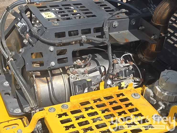 2017-komatsu-pc210-lc-11-image-44