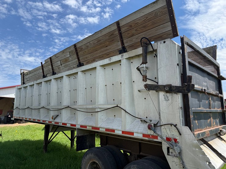#468-•-1979-easton-pusher-28'-semi-pusher-trailer-(has-wi-title)-(stanley,-wi)-image-8