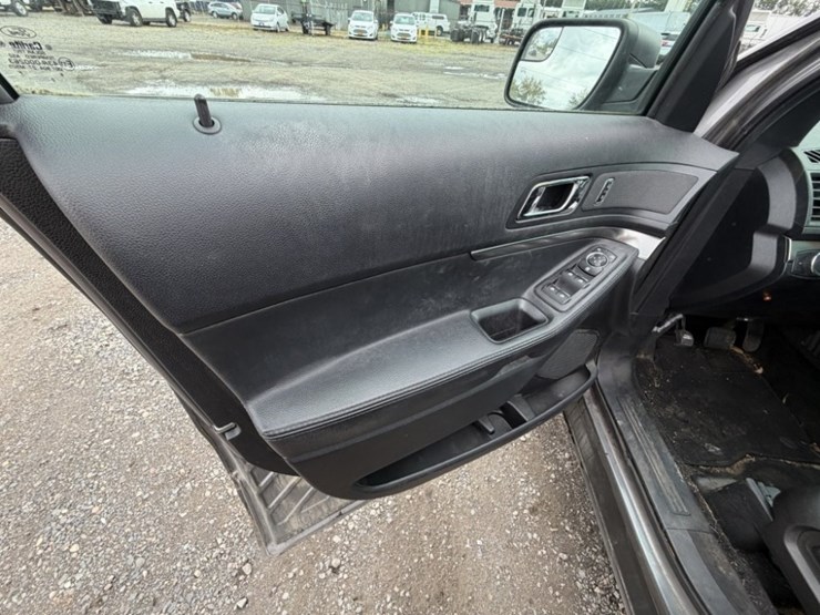 2017-ford-explorer-image-25