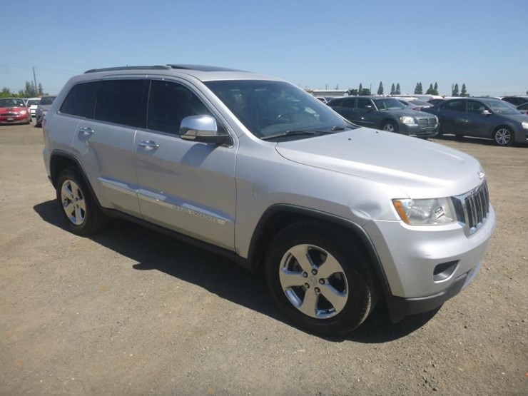 2012-jeep-grand-cherokee-image-2