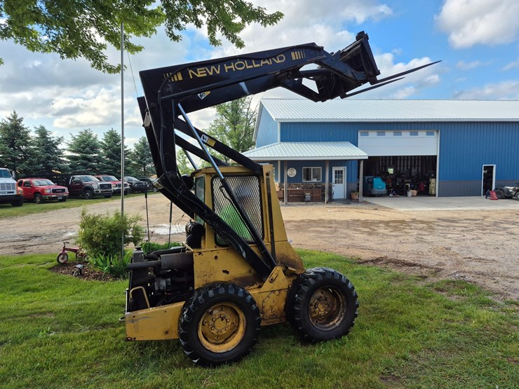 new-holland-l553-image-12