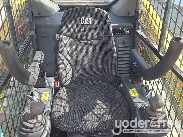 2018-caterpillar-262d-image-35