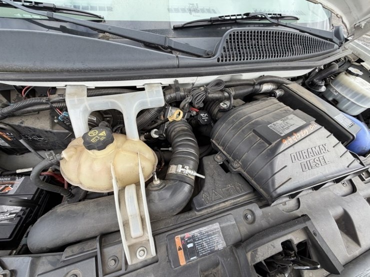 2012-chevrolet-express-cargo-van-image-11