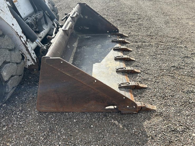 2015-bobcat-s570-image-17