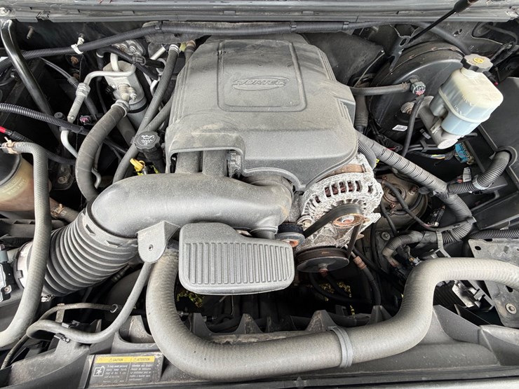 2010-chevrolet-tahoe-image-25
