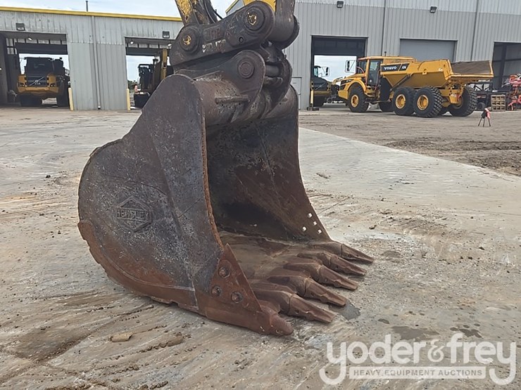 2022-komatsu-pc360-lc-11-image-21