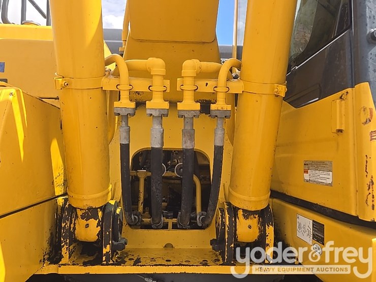 2017-komatsu-pc210-lc-11-image-25