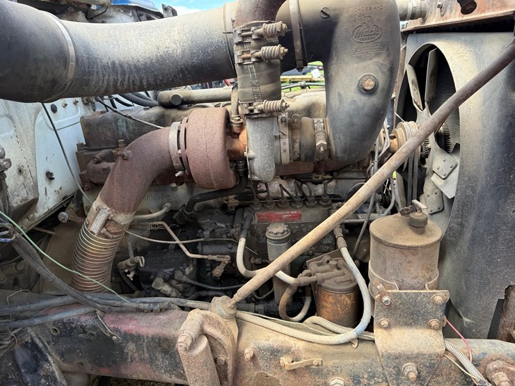 1984-mack-r686st-image-44