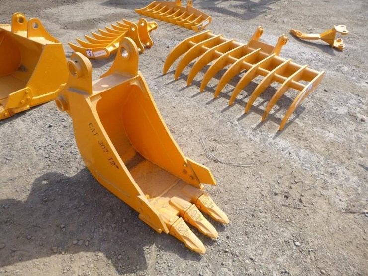 12"-excavator-bucket-w/teeth-image-2