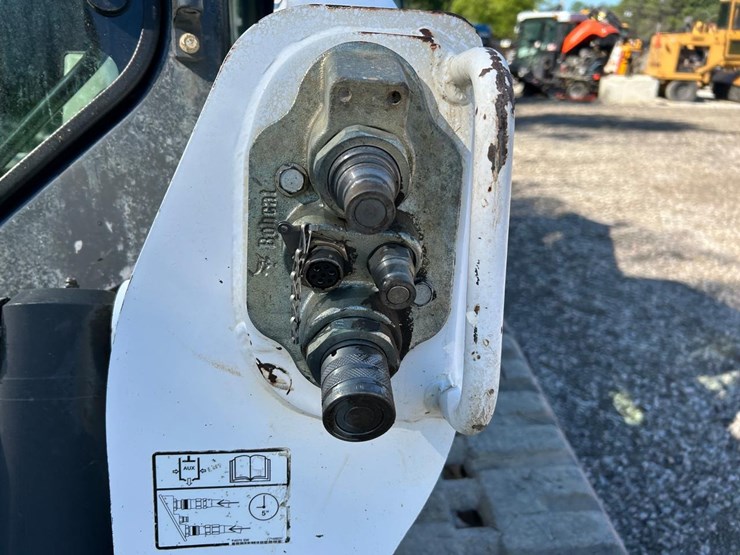 2019-bobcat-t740-image-11