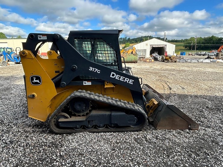 2018-deere-317g-image-5
