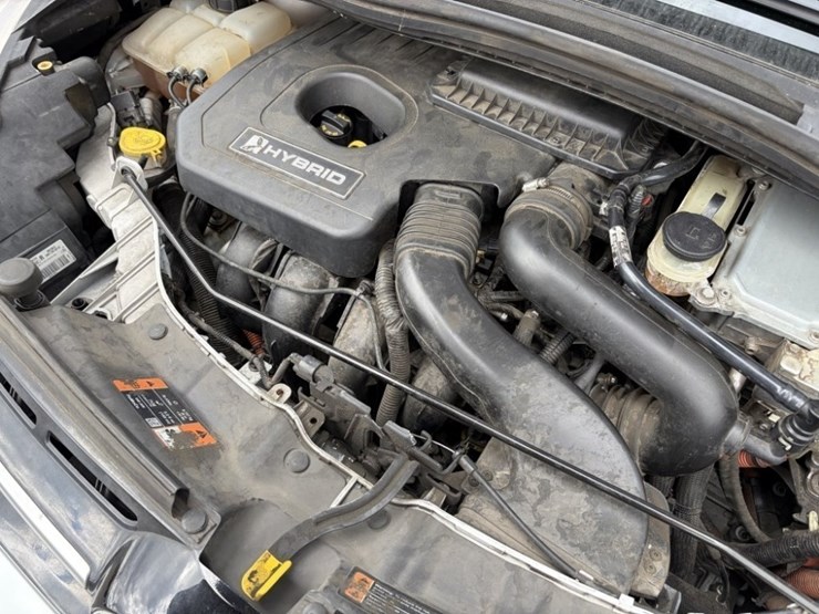 2016-ford-c-max-sel-hybrid-sedan-image-12