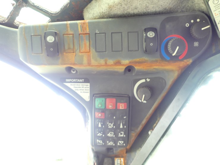 2017-deere-332g-image-15