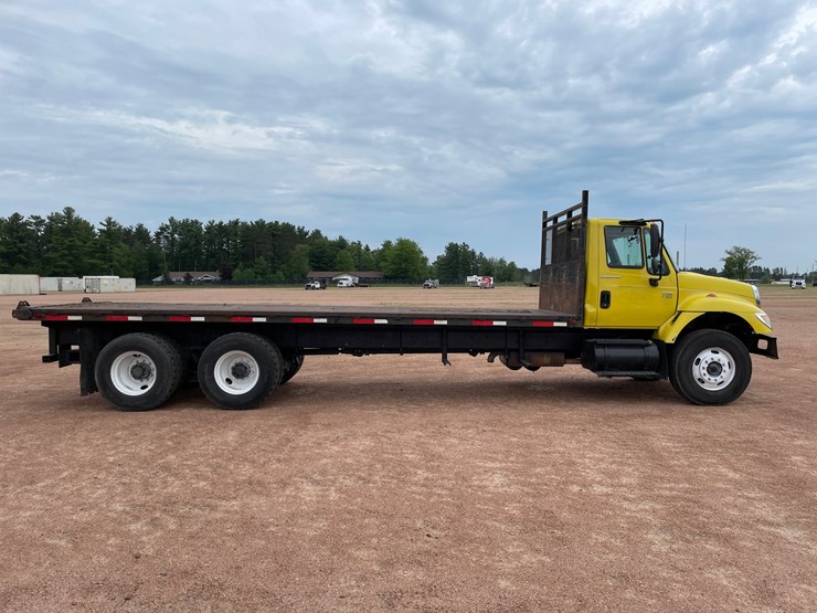 #318-•-2005-ht570-international-7500-6x4-flatbed-(has-mo-title)-(mosinee,-wi)-image-6