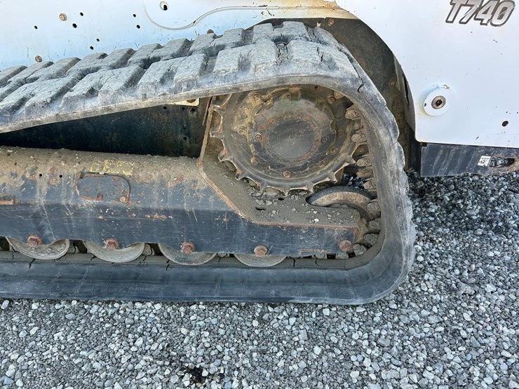 2019-bobcat-t740-image-18
