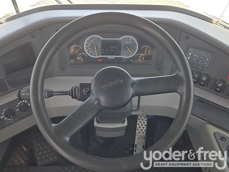 2022-volvo-a25g-image-64