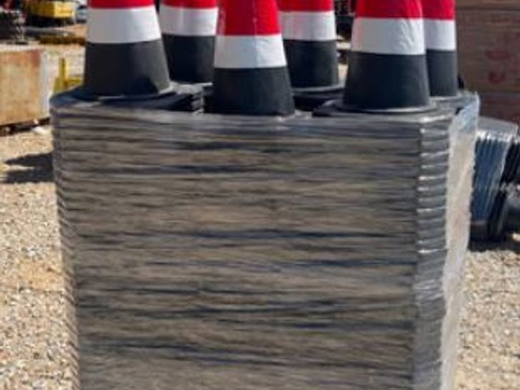 #114-•-(250)-saftey-cones-image-2
