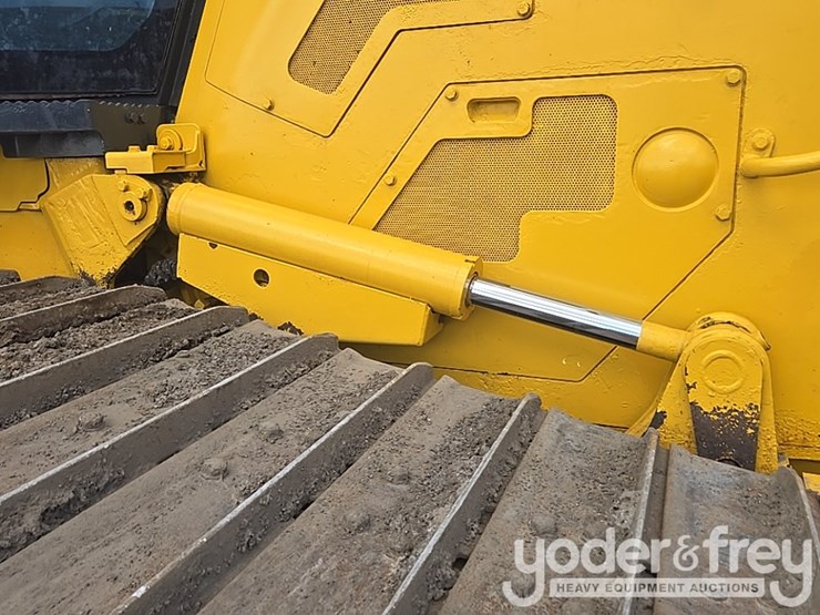 2018-komatsu-d61px-24-image-26