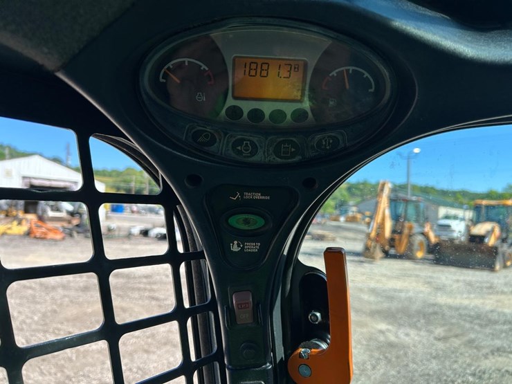 2019-bobcat-t740-image-23