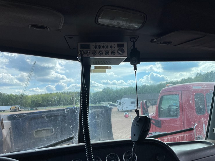 2010-peterbilt-386-image-41