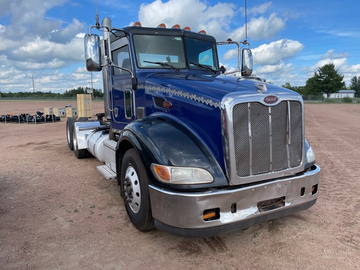2010-peterbilt-386-image-3