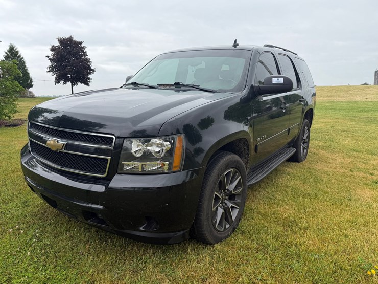 2010-chevrolet-tahoe-image-1