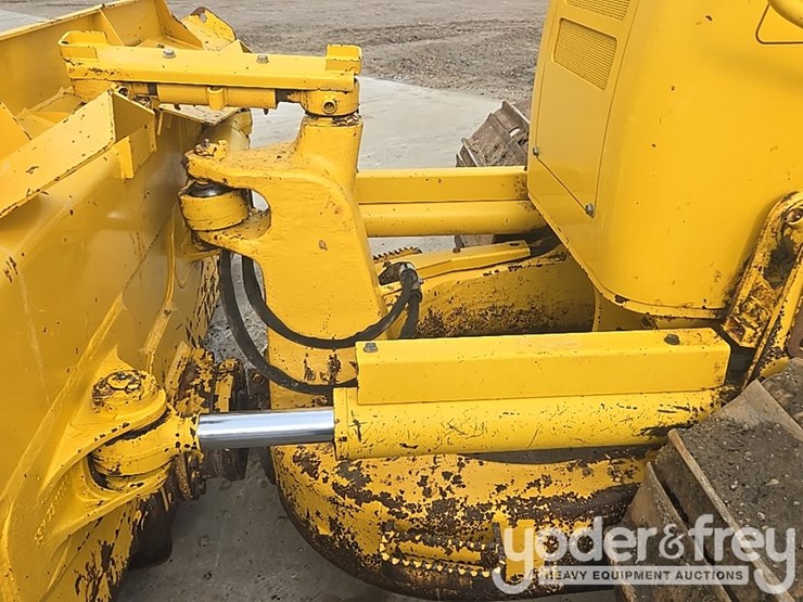 2022-komatsu-d61px-24-image-23