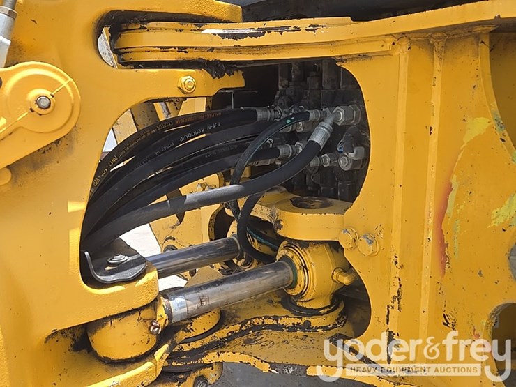 2020-deere-310sl-image-32