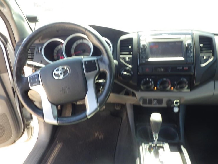 2013-toyota-tacoma-image-9