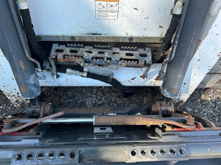 2019-bobcat-t740-image-10
