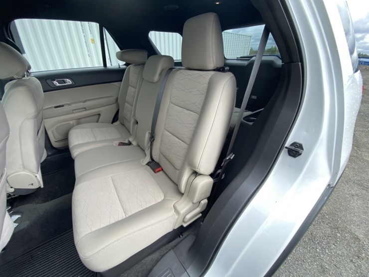 2013-ford-explorer-image-24
