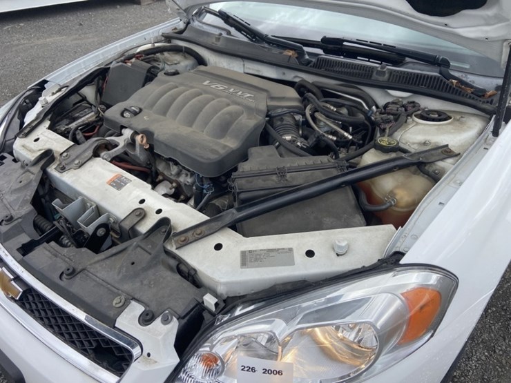2013-chevrolet-impala-sedan-image-33