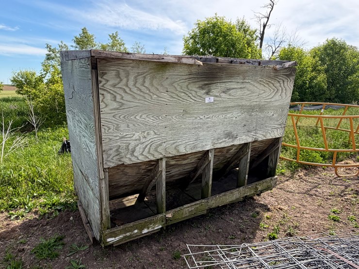 #5483-•-wooden-hay-feeder-image-1