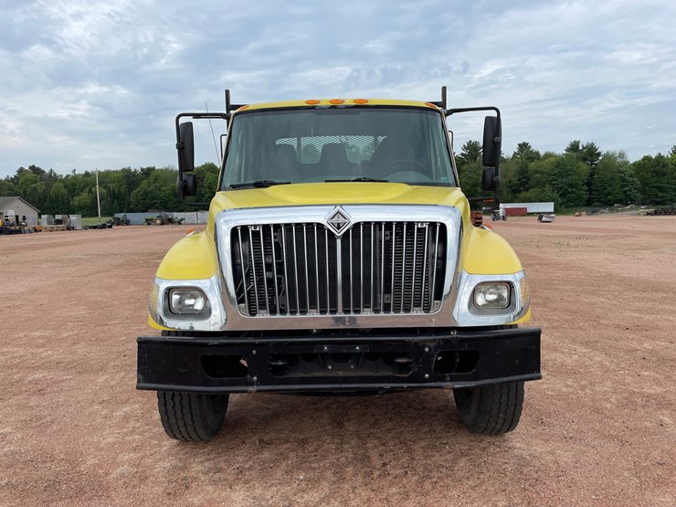 #318-•-2005-ht570-international-7500-6x4-flatbed-(has-mo-title)-(mosinee,-wi)-image-8