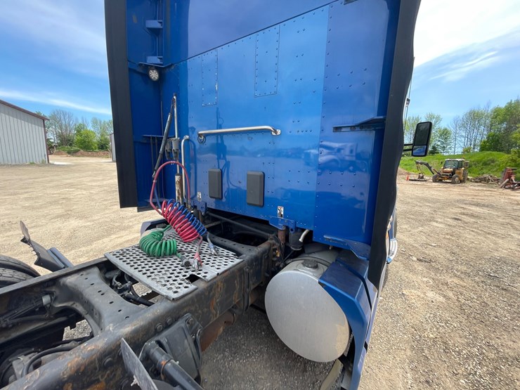 2015-kenworth-t680-image-36