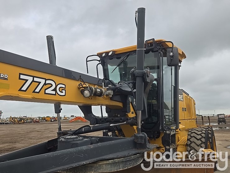 2011-deere-772g-image-19