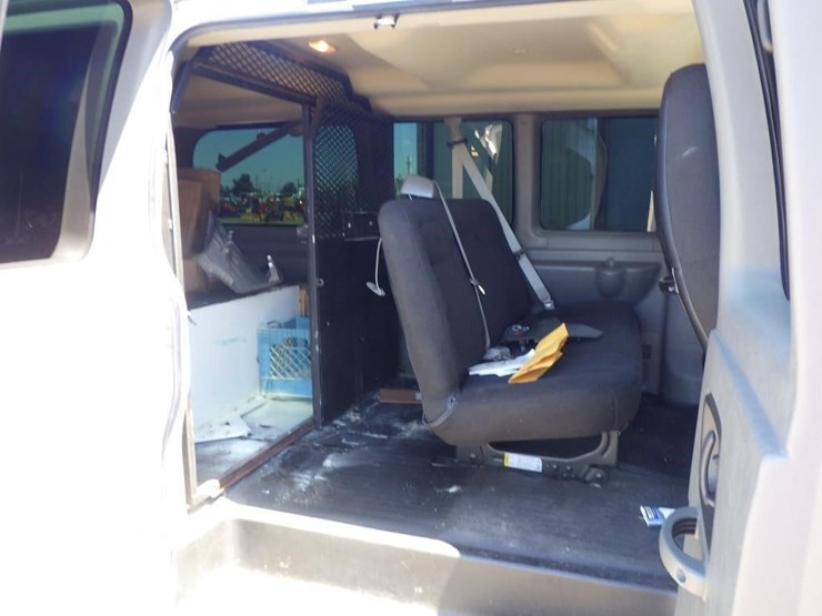 2016-chevrolet-express-3500-image-7