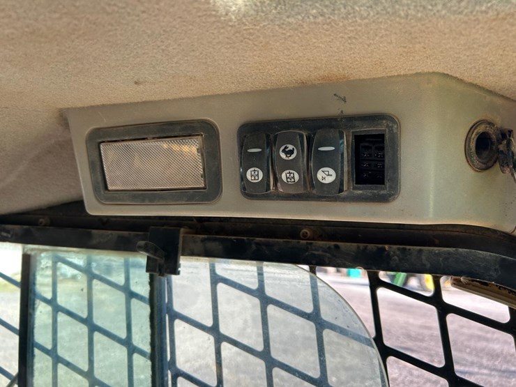 2014-caterpillar-289d-image-22