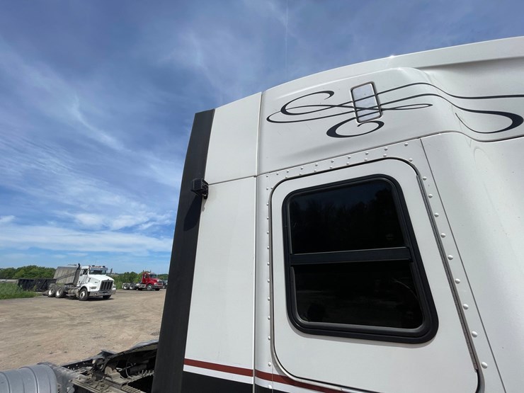 2016-kenworth-t680-image-43