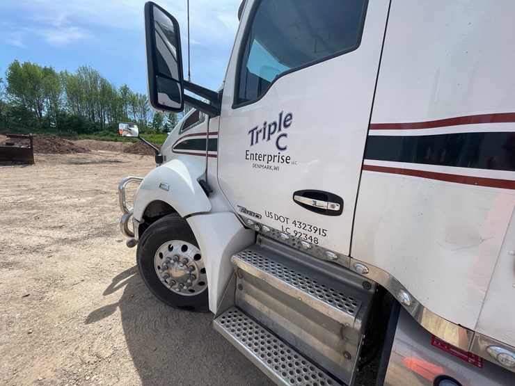 2016-kenworth-t680-image-12