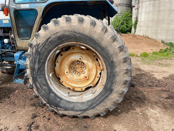 ford-7710-image-30
