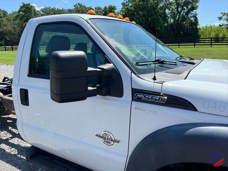 2016-ford-f550-image-32