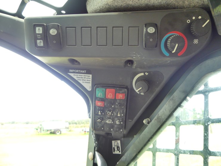 2023-deere-317g-image-16