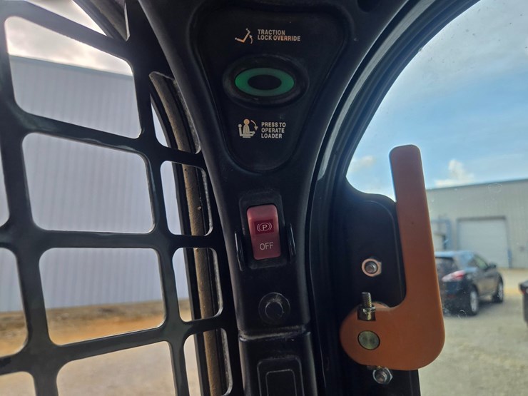 2020-bobcat-t770-image-38