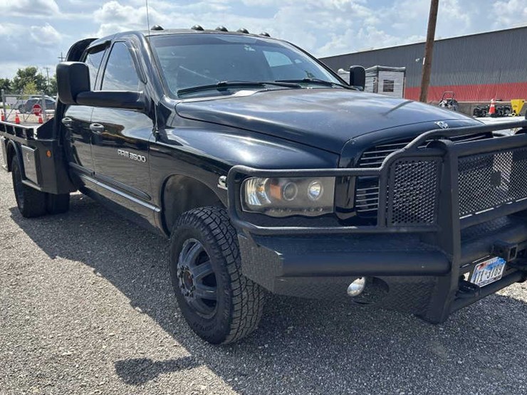 2004-dodge-ram-3500-image-3