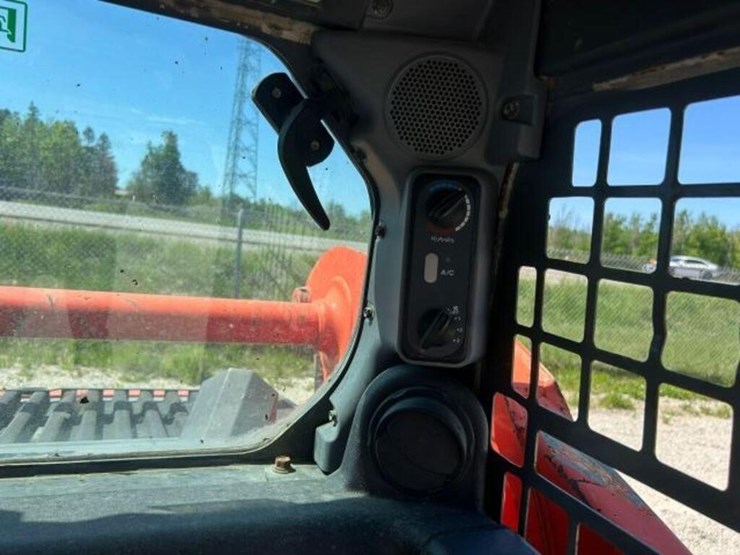 2018-kubota-ssv65-image-18