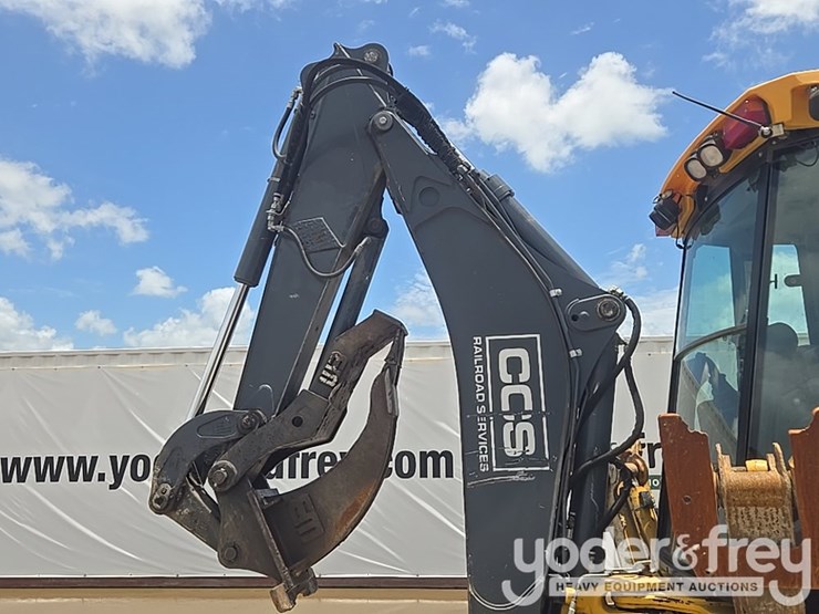 2020-deere-310sl-image-31