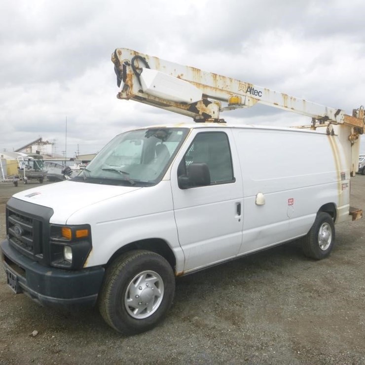 2011 FORD E350